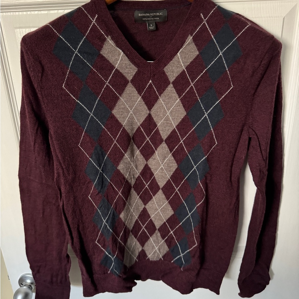 Banana Republic Men’s Navy Argyle Design Sweater - Size Small - Classic & Stylis